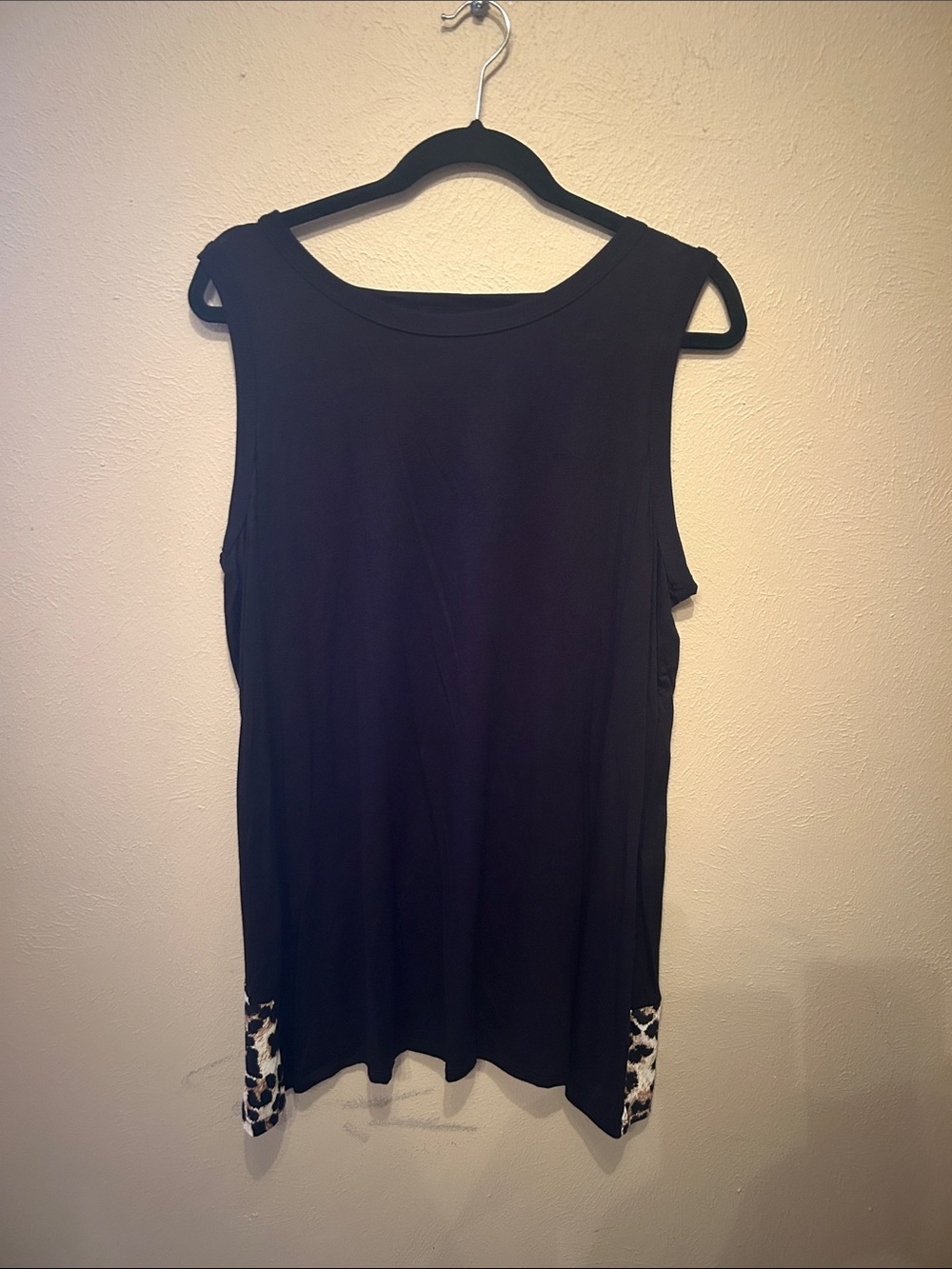Black Sleeveless Tank Top with Leopard Accent